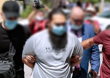 Σοκάρει ο ιερέας που επιτέθηκε στη Μονή Πετράκη: «Είναι πανεύκολο να βρεις βιτριόλι, το εμπνεύστηκα από την Κακαράντζουλα»