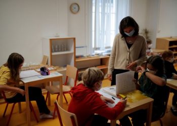 ΟΟΣΑ: Πόσο πληρώνονται οι δάσκαλοι – 3η από το τέλος η Ελλάδα