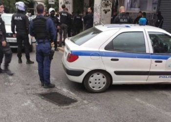 Συναγερμός στο κέντρο της Αθήνας με καταδίωξη και πυροβολισμούς