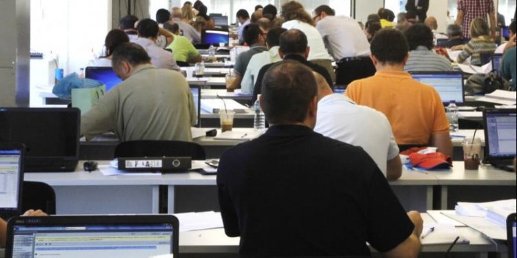 amaklisi-diorismou-dhmosiou-upallhlou