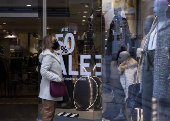 Φθινοπωρινές εκπτώσεις 2021: Πότε αρχίζουν – Ποιες Κυριακές θα είναι ανοιχτά τα καταστήματα