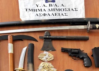 Νέα Ερυθραία: Σπαθιά και τσεκούρια βρέθηκαν στο σπίτι του δράστη!