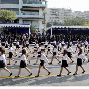 petsas-giati-epitrepontai-parelaseis