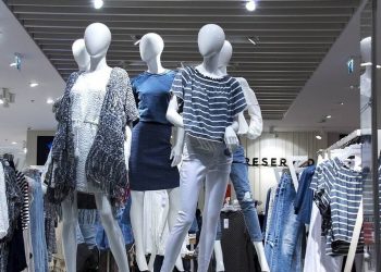 Πότε ξεκινούν οι φθινοπωρινές εκπτώσεις- Ποιες Κυριακές θα είναι ανοιχτά τα καταστήματα