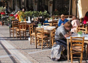 telos-stous-anoixtous-xwrous-tentes