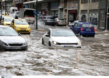 Κακοκαιρία Μπάλλος: Σαρώνει την Αττική, βουνό τα προβλήματα (VIDEO)