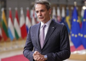 Μητσοτάκης: «Πρέπει να κάνουμε ό,τι περνάει απ' το χέρι μας για να μην μεταφερθεί η κρίση στα νοικοκυριά»