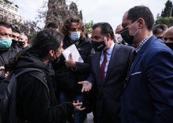 Αποδοκιμασίες κατά Γεωργιάδη στο Σύνταγμα από επαγγελματίες της εστίασης (VIDEO)