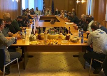 Κεδίκογλου και αγρότες συμφώνησαν για τη δημιουργία επιτροπής τεχνοκρατών