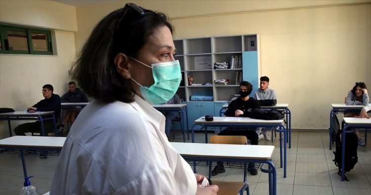 adeies-neodioristwn-ekpaideutikwn-nees-dieukriniseis