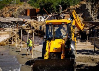 Σε ΦΕΚ η παράταση ως το Μάρτιο της αναστολής κατεδάφισης εγκαταστάσεων στον αιγιαλό