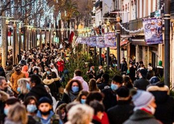 Πώς θα κάνουμε Χριστούγεννα και ρεβεγιόν φέτος