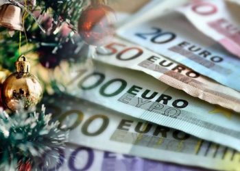 Δώρο Χριστουγέννων 2021: Πώς υπολογίζεται και πότε θα γίνουν οι πληρωμές