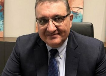 Εξαδάκτυλος: «Οι πλήρως εμβολιασμένοι, μετά την πάροδο 6 μηνών, είναι σχεδόν ανεμβολίαστοι