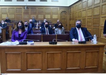 «Πόλεμος» ανακοινώσεων ΝΔ-ΣΥΡΙΖΑ για τις δημοσκοπήσεις και τα κονδύλια της πανδημίας