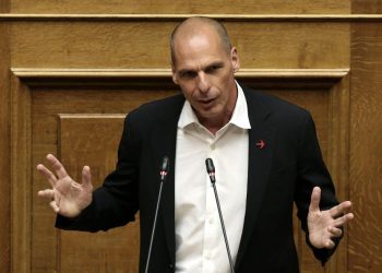 Βαρουφάκης: Η κυβέρνηση τα δίνει όλα στα σούπερ μάρκετ και κατακρεουργεί τις λαϊκές αγορές