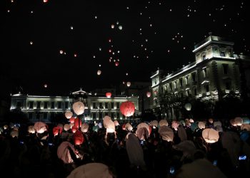 Δήμος Αθηναίων: Ακυρώνεται η «Νύχτα των Ευχών» στην πλατεία Κοτζιά λόγω κορωνοϊού