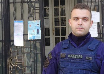 «Μαχαίρωσε τη γυναίκα στο λαιμό μπροστά στα μάτια μας», αστυνομικός εξιστόρησε όσα έζησε σε αποτροπή γυναικοκτονίας