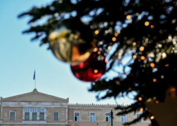 «Εμβόλιο, τέστ και μάσκες» συνιστούν οι ειδικοί για ασφαλή Χριστούγεννα – Τι αλλάζει από Δευτέρα