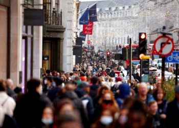 Παγκόσμιος «κόκκινος» συναγερμός για την εξάπλωση της μετάλλαξης «Omicron»