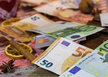 Από αύριο η προπληρωμή επιδομάτων και Δώρου Χριστουγέννων από τον ΟΑΕΔ