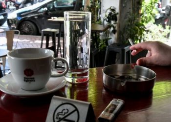 Κρήτη: Έπεσαν "καμπάνες" για το κάπνισμα μέσα σε καταστήματα