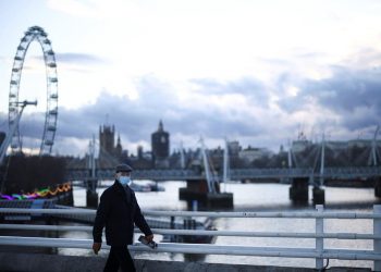 Κορωνοϊός: Με τρομακτικό ρυθμό εξαπλώνεται η Όμικρον στη Βρετανία!