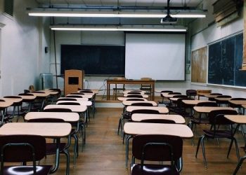 Στον Εισαγγελέα γονείς που αρνούνται να στείλουν τα παιδιά τους σχολείο