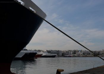Δεμένα τα πλοία στα λιμάνια έως σήμερα τα μεσάνυχτα