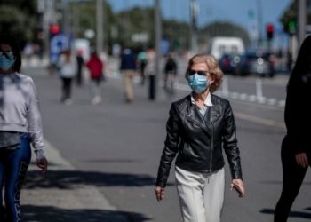 Επανέρχονται τα πρόστιμα για μη χρήση μάσκας και στους εξωτερικούς χώρους