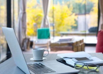 Χαράτσι 50% στον μισθό σε όσους γονείς πάρουν άδεια γιατί νοσεί το παιδί τους