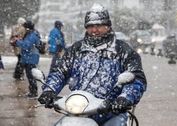 Κακοκαιρία: Ποιοι εργαζόμενοι δικαιούνται να μην πάνε στη δουλειά