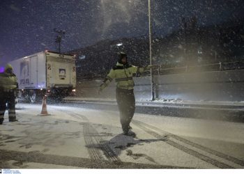 Κακοκαιρία Ελπίδα: Απαγόρευση κυκλοφορίας οχημάτων άνω των 3,5 τόνων σε Αττική οδό, περιφερειακή Υμηττού και Αιγάλεω