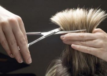 Τέλος κομμωτήρια και μανικιούρ στο σπίτι: Θα παρακολουθούν αναρτήσεις στα social media και θα «πέφτουν» πρόστιμα