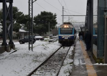Μήνυση κατά παντός υπευθύνου από τους επιβάτες του τρένου που εγκλωβίστηκαν στα χιόνια