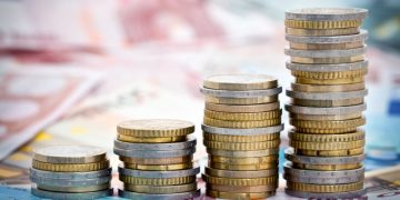 ΕΛΣΤΑΤ: Στα 357,3 δισ. ευρώ σκαρφάλωσε το ελληνικό χρέος το γ’ τρίμηνο