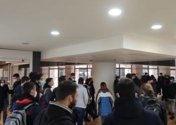 Παράσταση διαμαρτυρίας για τις συνθήκες διεξαγωγής της εξεταστικής στο Πολυτεχνείο Κρήτης