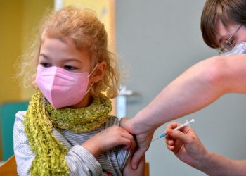 Κορωνοϊός: Αυξάνονται οι εισαγωγές στα παιδιά – Τι λένε οι επιστήμονες