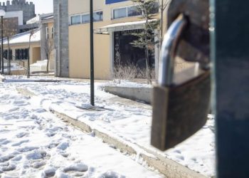 Κλειστά τα σχολεία και οι παιδικοί σταθμοί και σημερα – Επελαύνει η «Ελπίς»