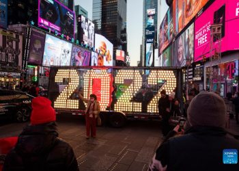 Κορωνοϊός: Η Όμικρον περιόρισε ή ακύρωσε τους εορτασμούς για την Πρωτοχρονιά σε όλο τον κόσμο