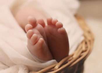 Mε προπληρωμένη κάρτα θα δίδεται το επίδομα γέννησης