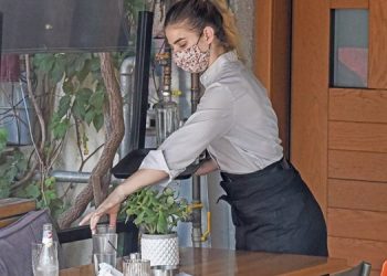 Άρση μέτρων: Βήμα – βήμα η επιστροφή στην κανονικότητα – Τι συμβαίνει σε άλλες χώρες