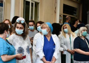 Πλεύρης: Απόλυση ή αναστολή σύμβασης για όλο το 2022 στους ανεμβολίαστους υγειονομικούς