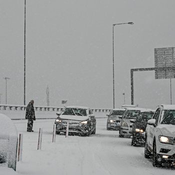 attikh-odos-pote-kleinei-platforma