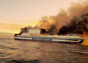 «Λαμπάδιασε» το Euroferry Olympia: Μεγάλη επιχείρηση εν πλω