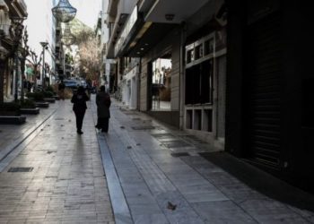 Παγώνη: Δεν πετάμε τις μάσκες τουλάχιστον μέχρι το καλοκαίρι