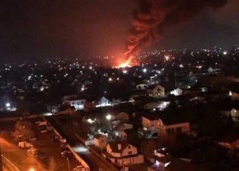 Εισβολή στην Ουκρανία: Σε εξέλιξη η επίθεση στο Κίεβο, ο Πούτιν θέλει παράδοση της χώρας σήμερα