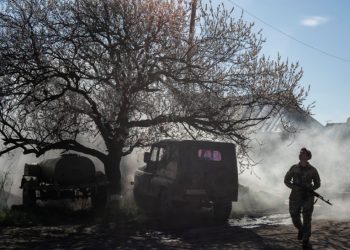 Βομβαρδισμοί σε όλη την Ουκρανία – Πληροφορίες για νεκρό έξω από το Κίεβο