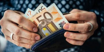 Οφελος έως 676 ευρώ φέρνει η κατάργηση της εισφοράς αλληλεγγύης