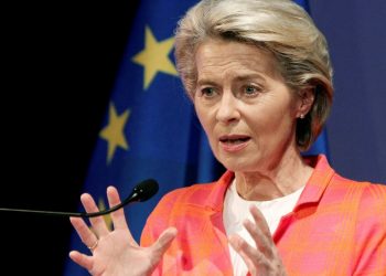 Φον ντερ Λάιεν: Κλείνει ο εναέριος χώρος της ΕΕ για τη Ρωσία